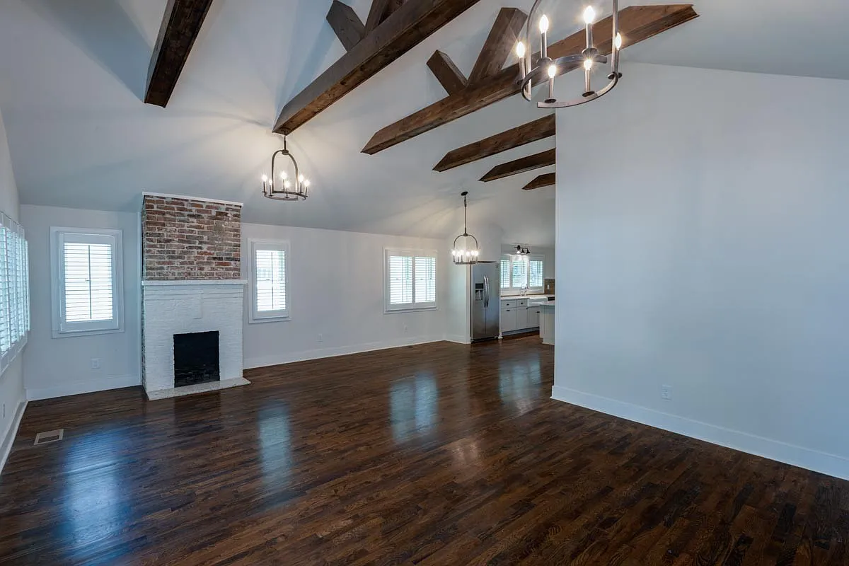 3 bed, 2.5 bath, 2072 sqft, $3,200 — Photo 2