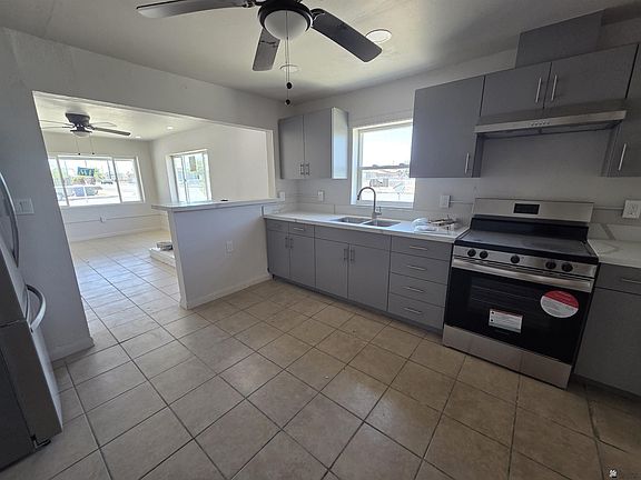 4th image of 2092 S Maple Ave Unit 1
