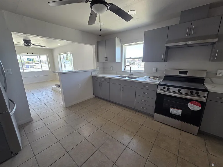 2092 S Maple Ave #1 — Photo 4