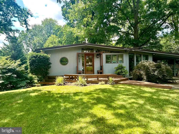 2926 Meadow Ln, Falls Church, VA 22042