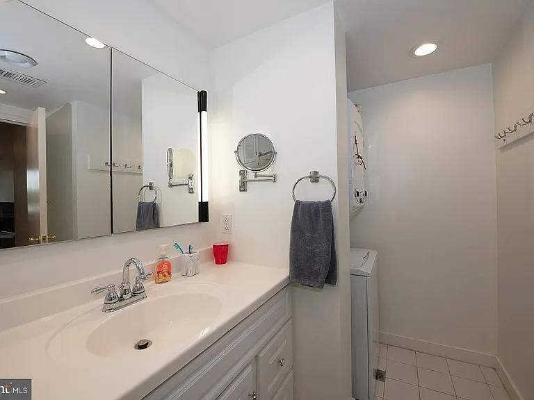1637 Oakwood Dr #S122 — Photo 11
