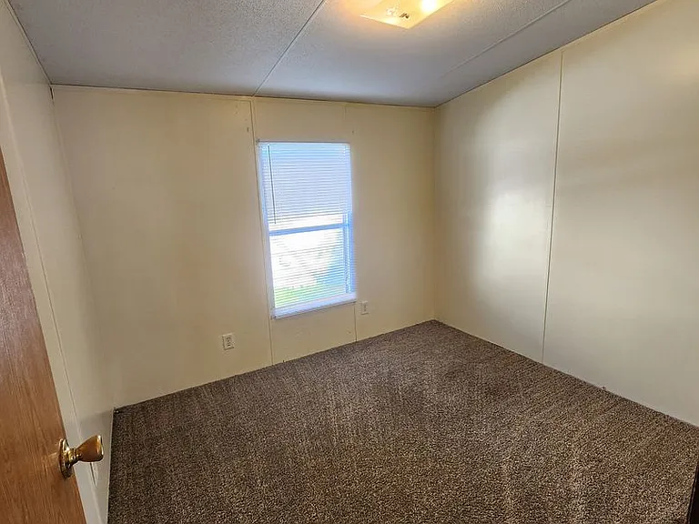 944 Hollywood Dr — Photo 18
