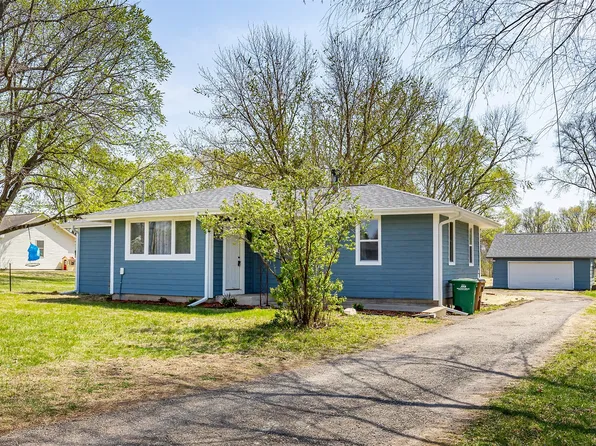 5210 NW 62nd Ave, Johnston, IA 50131