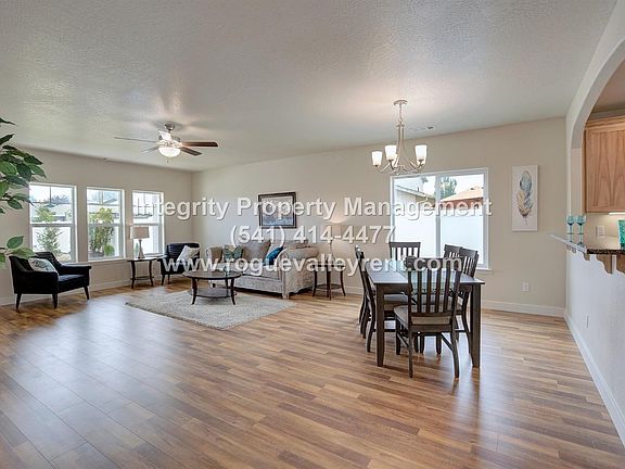 4th image of 240 Marionberry Ln