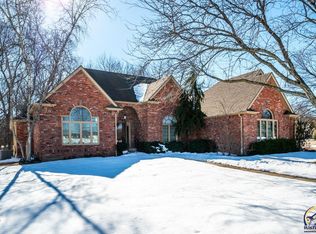 3746 SW Woodglen St, Topeka, KS 66610