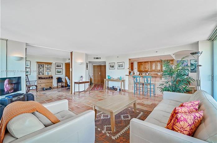 1st image of 400 S Pointe Dr APT 610