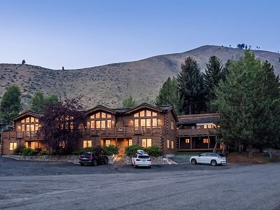 3rd image of 210 Skiway Dr #7