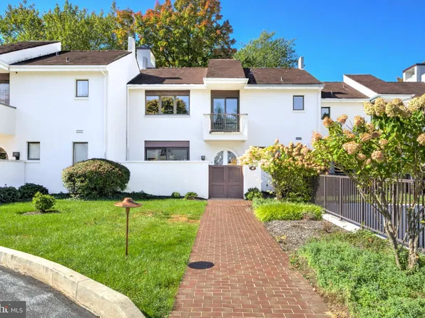 9 Avignon #9, Devon, PA 19333