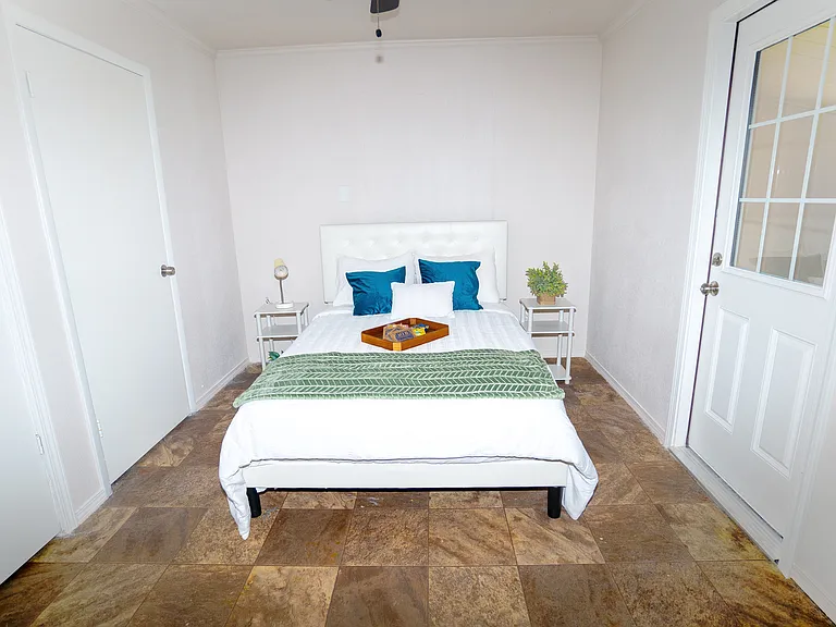 1801 Glenwick Ln #1 — Photo 2