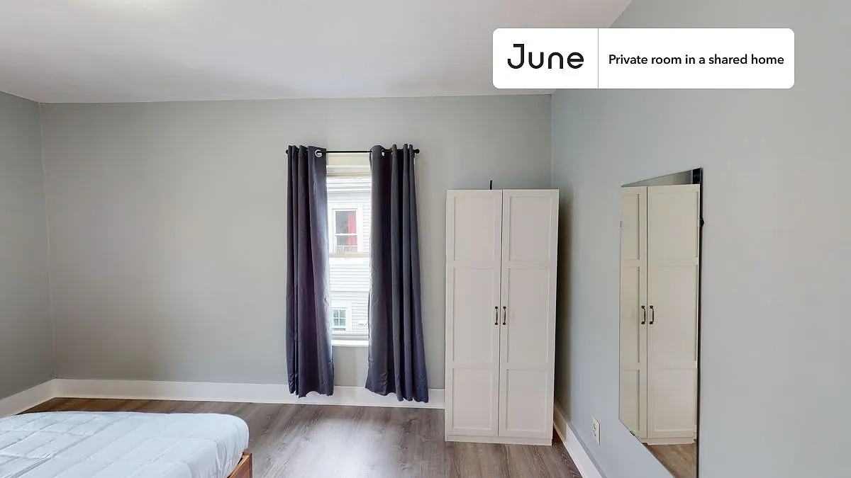 Full bedroom in 7 bed/2 bath home in Allston #1505 E — Photo 3
