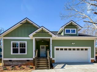 10 Douglas Dr, Newnan, GA 30263