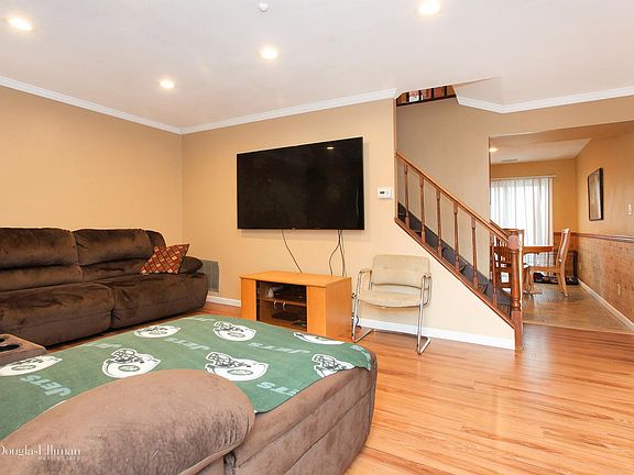 2nd image of 23 Thornton Cmns