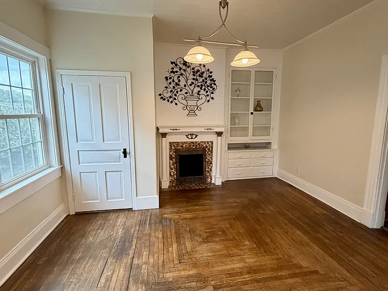 Dining room.