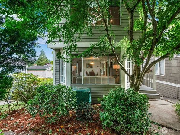 7548 Ravenna Avenue NE, Seattle, WA 98115