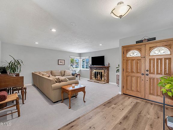 3rd image of 2279 Goldsmith Ave