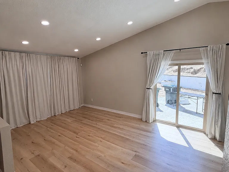 2275 Cordillera Ave — Photo 2