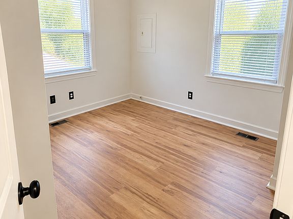 3rd image of 35 Moss Ave