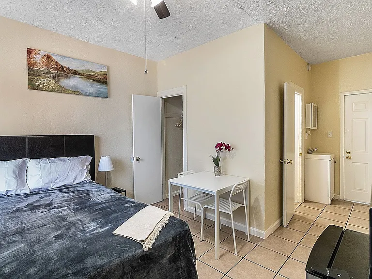 South Park Place Apartments — Photo 15