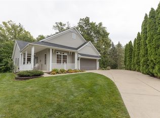 10405 E Ravine View Ct, North Royalton, OH