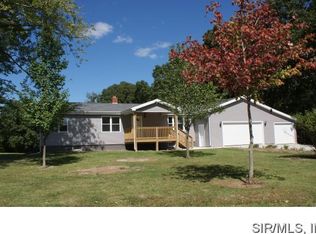 156 4th St, Mount Olive, IL 62069