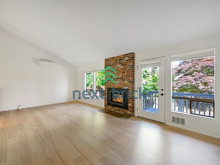 100 108th Ave SE #BELLEVUE 100 — Photo 5