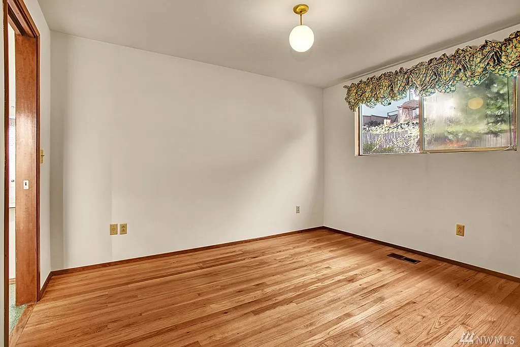 3 bed, 1700 sqft, $2,700 — Photo 4