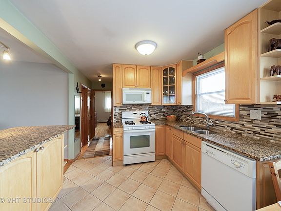 4th image of 3808 Ruby St APT 3S