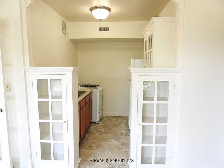 1560 E. Broad St. — Photo 103