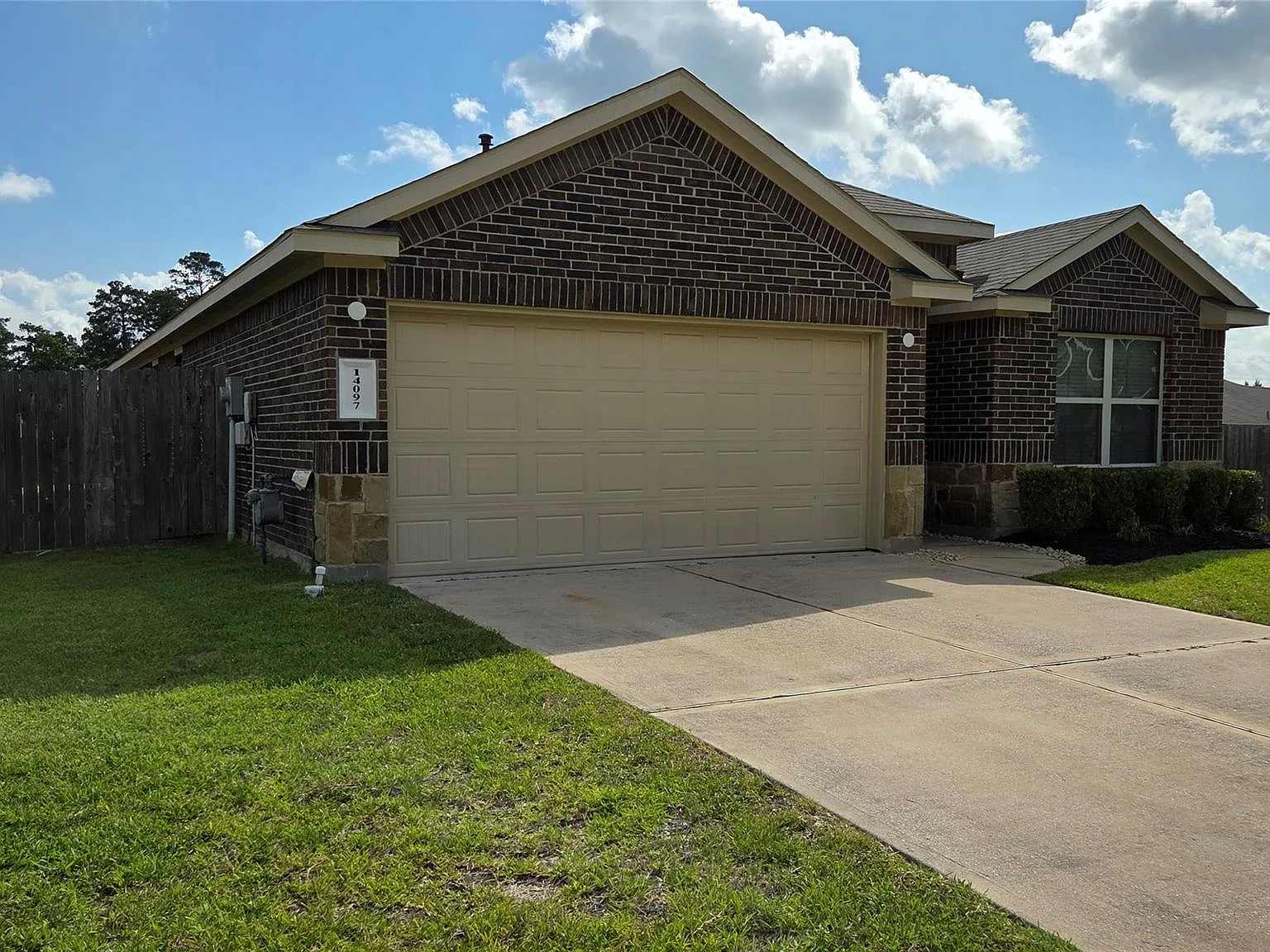 3 bed, 2.0 bath, 1516 sqft, $1,900 — Photo 3