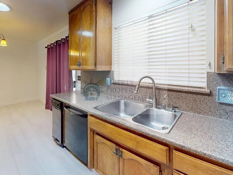 1558 Springcreek Way — Photo 11