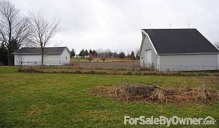 3rd image of 923 E County Road 800 N