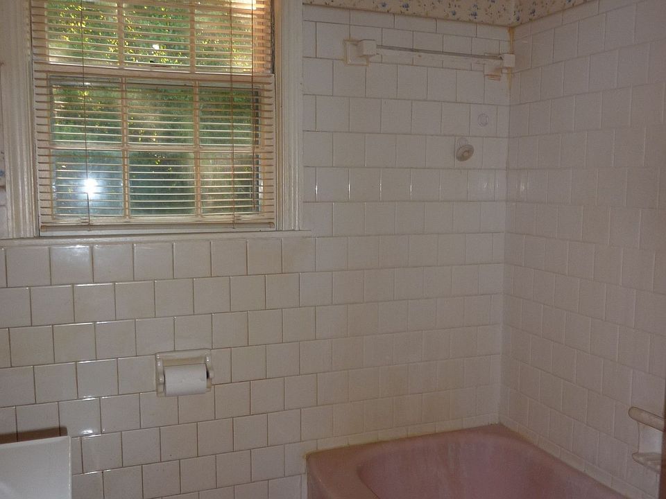 2nd image of 2202 Lorraine Ct