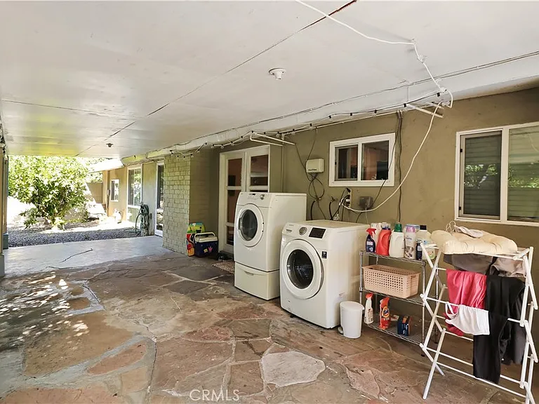 526 N Emerald Dr — Photo 36