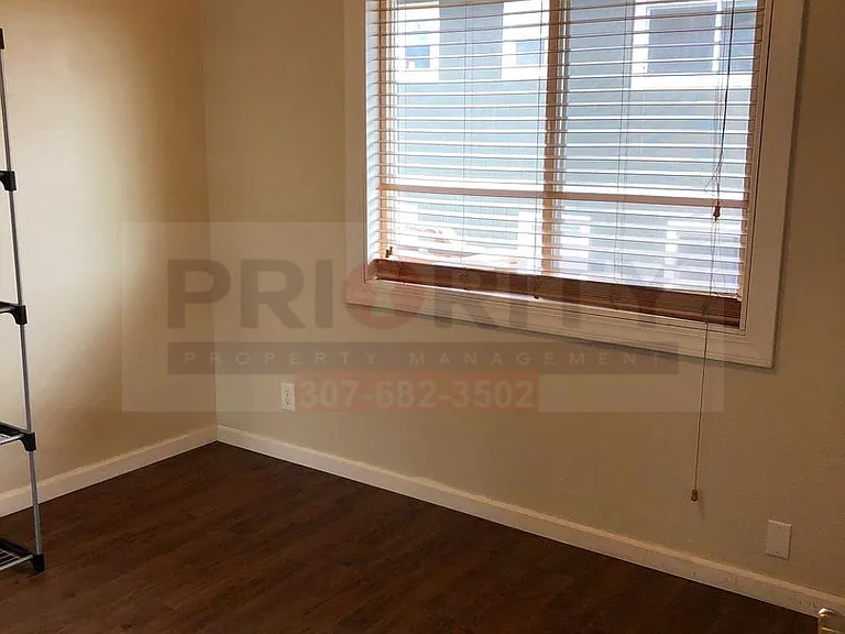 311 E Walnut St — Photo 6