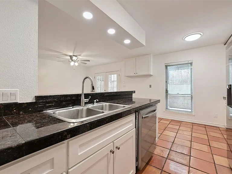 6637 Valleyside Rd — Photo 13