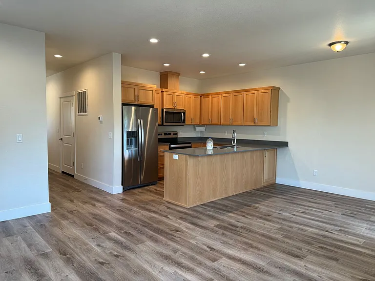 2521 Justine Ln — Photo 6