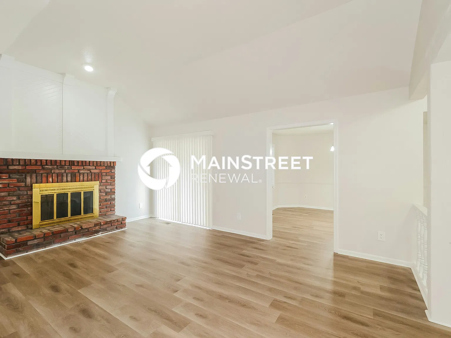 1018 Silver Lake Dr — Photo 2