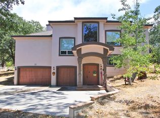 915 Shelter Ridge Ln, Lake Arrowhead, CA 92352