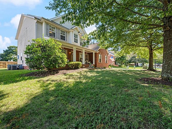 4th image of 1902 Baileys Trace Dr
