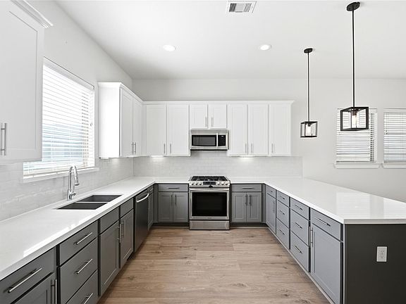 3rd image of 1034 W 15th 1/2 St