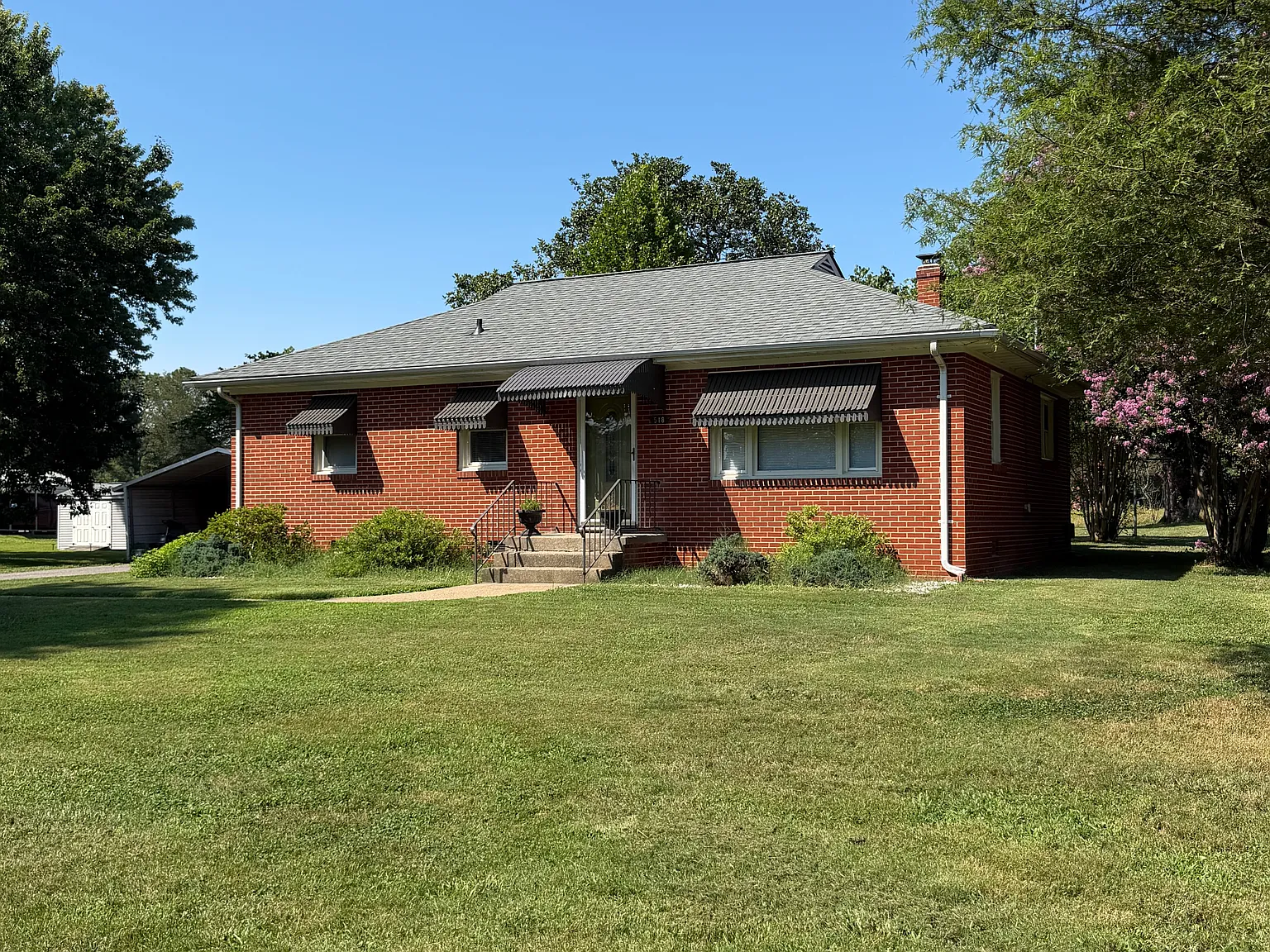 3 bed, 1152 sqft, $2,000 — Photo 1