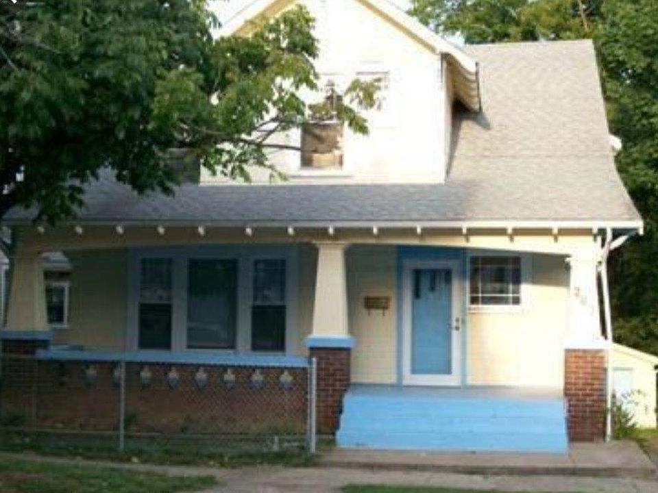 1st image of 207 Logan St