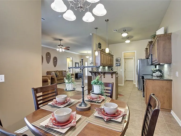 9012 Crooked Creek Ln — Photo 10