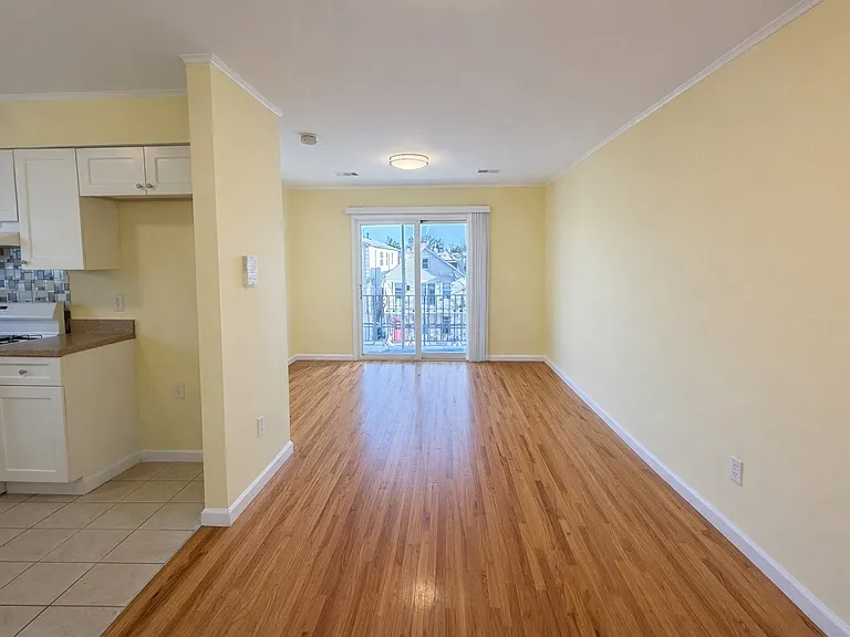 LIVING ROOM/DINING AREA