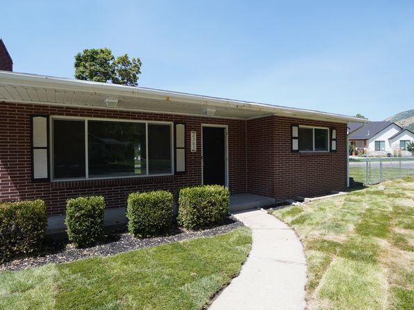 2383 Oakridge Dr