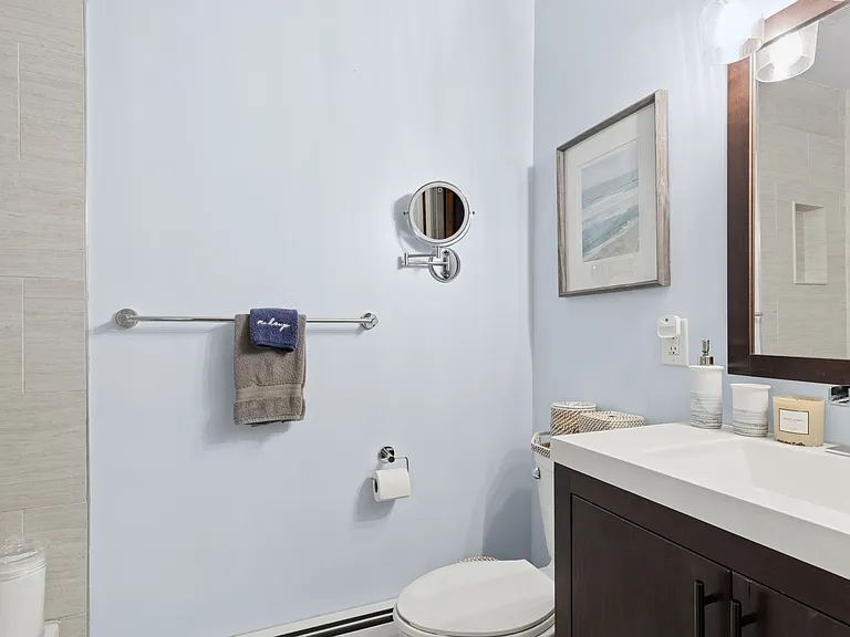 17 Montauk Ave — Photo 24