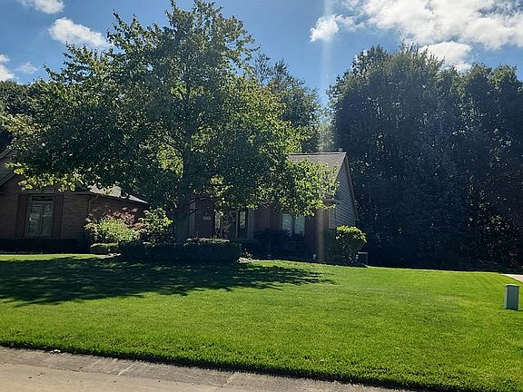 2nd image of 638 Roxbury Dr