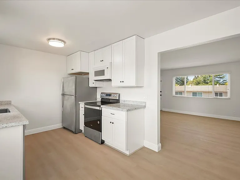 1339 Park Dr — Photo 3