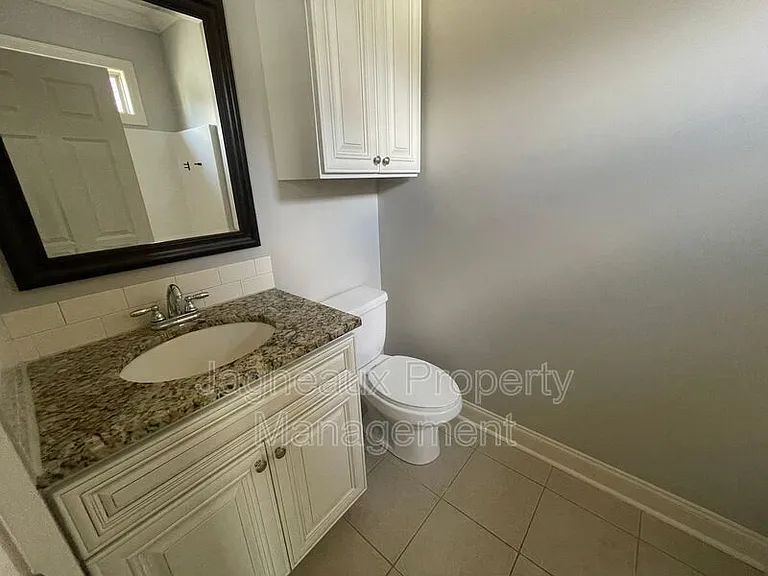 102 Hargrave Dr — Photo 6