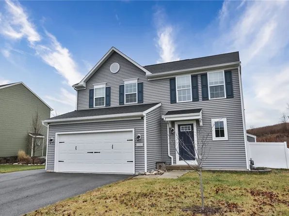 1101 Harlowe Ln, Farmington, NY 14425